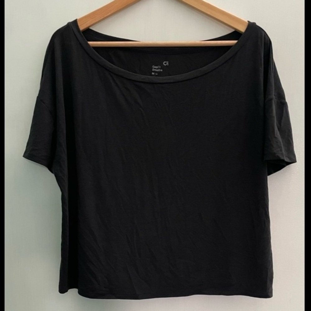 Gap Fit Breathe Black Boxy Relaxed T-shirt with Short Sleeves